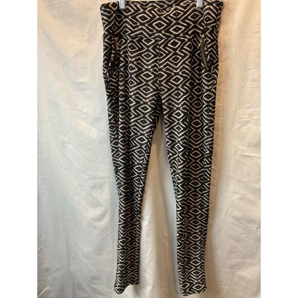 Stylish Black and White Leggings with Zipper Detail & Dual Pockets Sm/Med - Picture 1 of 5